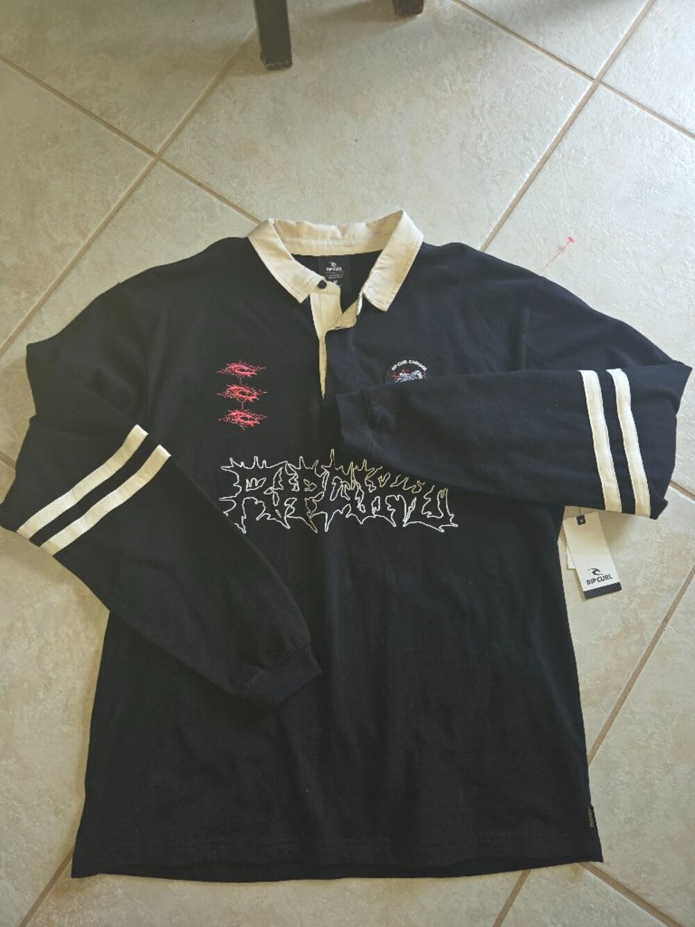 RIP CURL - MEDIUM NWT -CARNAGE RUGBY